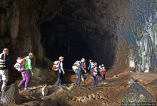 Полые скалы Вьетнама: долина Tan Hoa и первая пещера