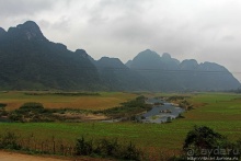 Полые скалы Вьетнама: долина Tan Hoa и первая пещера