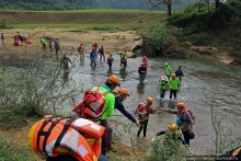 Полые скалы Вьетнама: долина Tan Hoa и первая пещера
