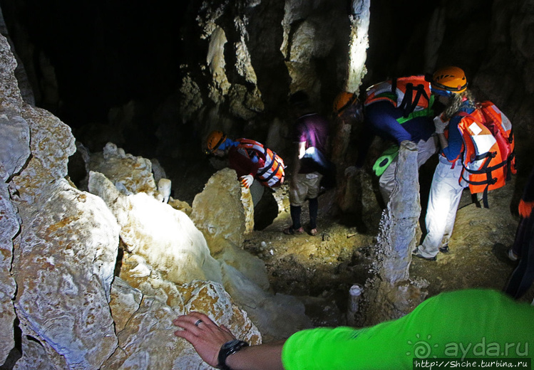 Альбом отзыва "Полые скалы Вьетнама: долина Tan Hoa и первая пещера"