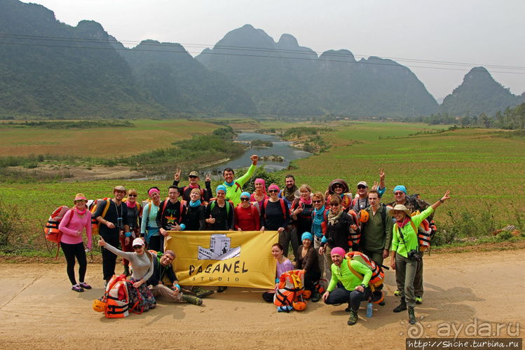 Альбом отзыва "Полые скалы Вьетнама: долина Tan Hoa и первая пещера"
