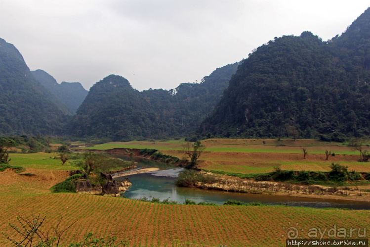 Альбом отзыва "Полые скалы Вьетнама: долина Tan Hoa и первая пещера"