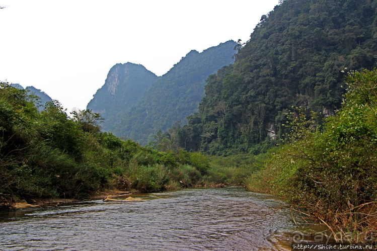 Альбом отзыва "Полые скалы Вьетнама: долина Tan Hoa и первая пещера"