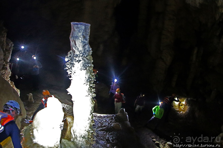 Альбом отзыва "Полые скалы Вьетнама: долина Tan Hoa и первая пещера"