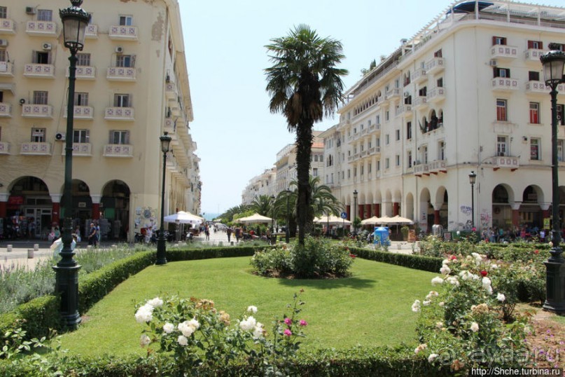 Туристические центры в Салониках — площадь Аристотеля