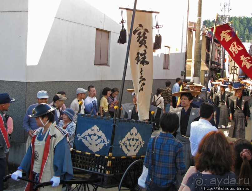 Осенний фестиваль в Такаяма, завершающее шествие