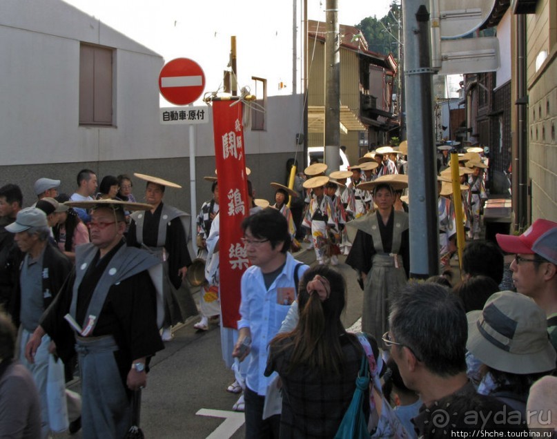 Осенний фестиваль в Такаяма, завершающее шествие