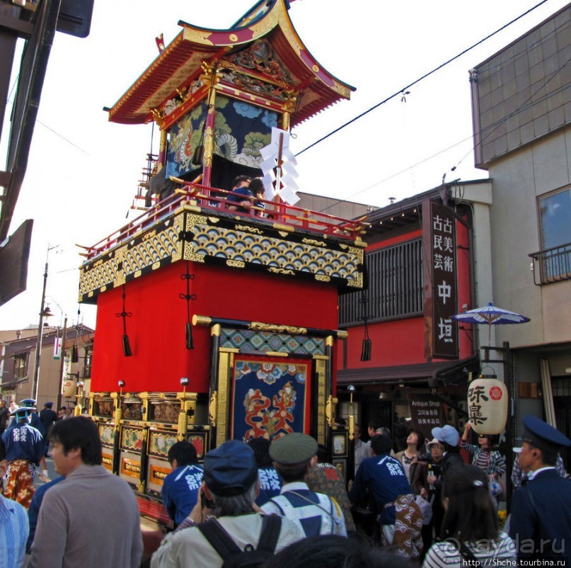 Осенний фестиваль в Такаяма, завершающее шествие