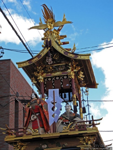 Осенний фестиваль в Такаяма, завершающее шествие