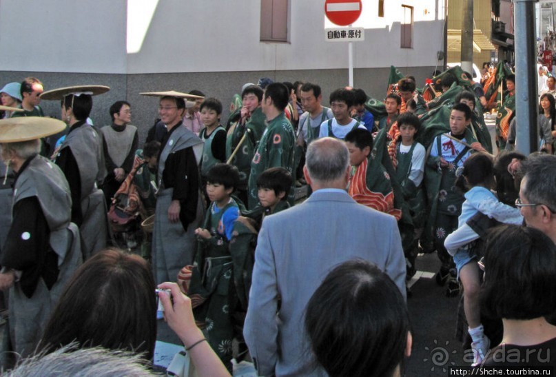 Осенний фестиваль в Такаяма, завершающее шествие