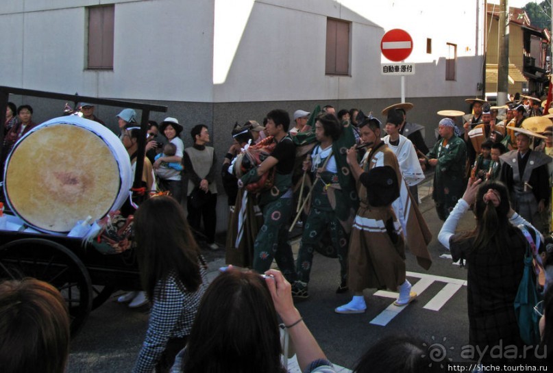 Осенний фестиваль в Такаяма, завершающее шествие