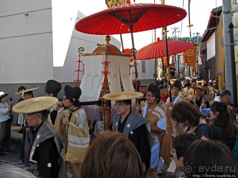 Осенний фестиваль в Такаяма, завершающее шествие