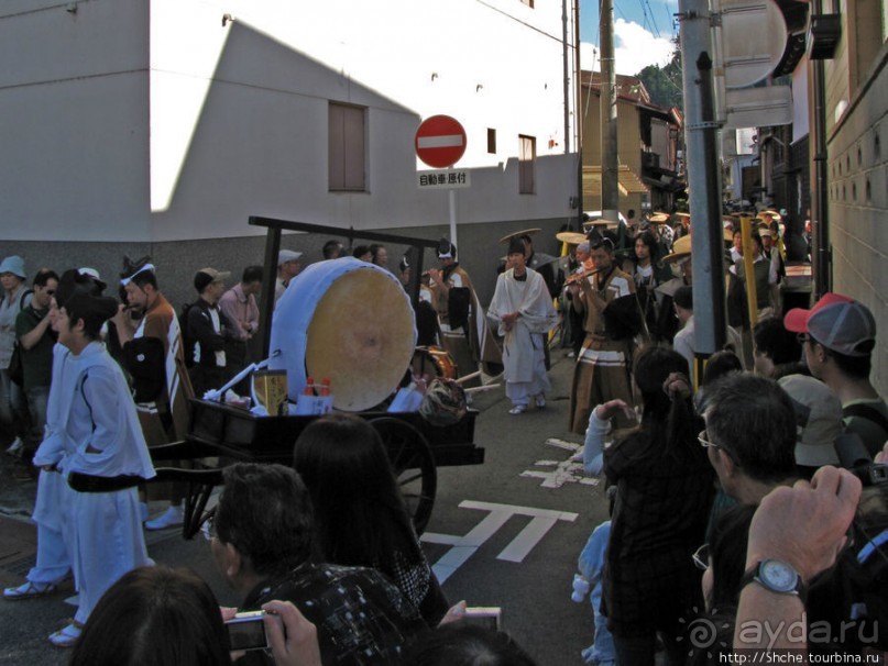 Осенний фестиваль в Такаяма, завершающее шествие