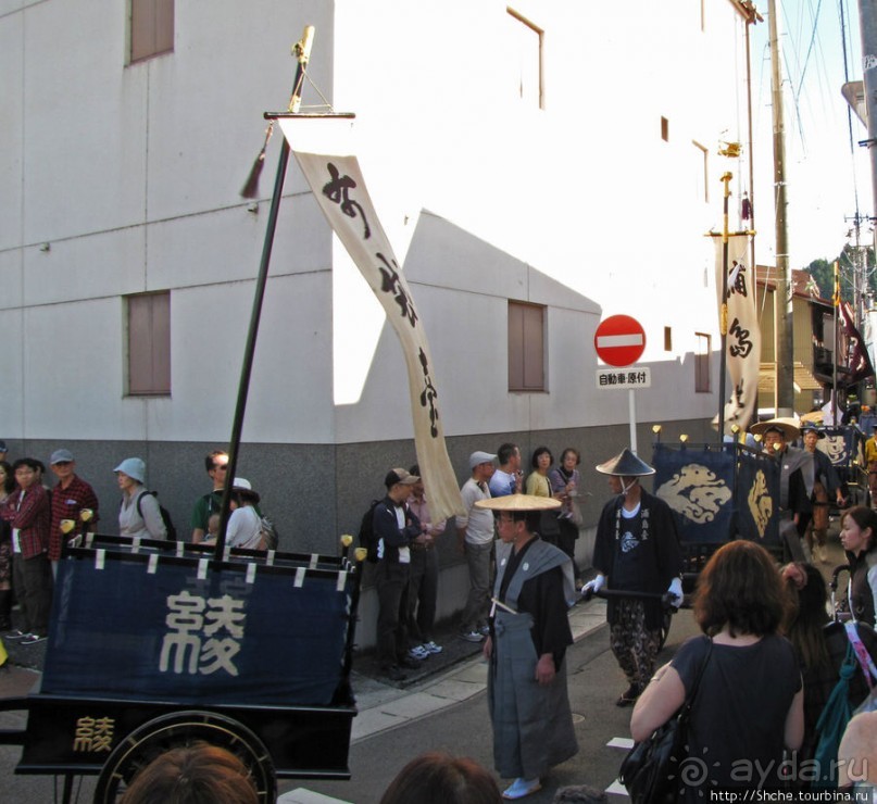 Осенний фестиваль в Такаяма, завершающее шествие