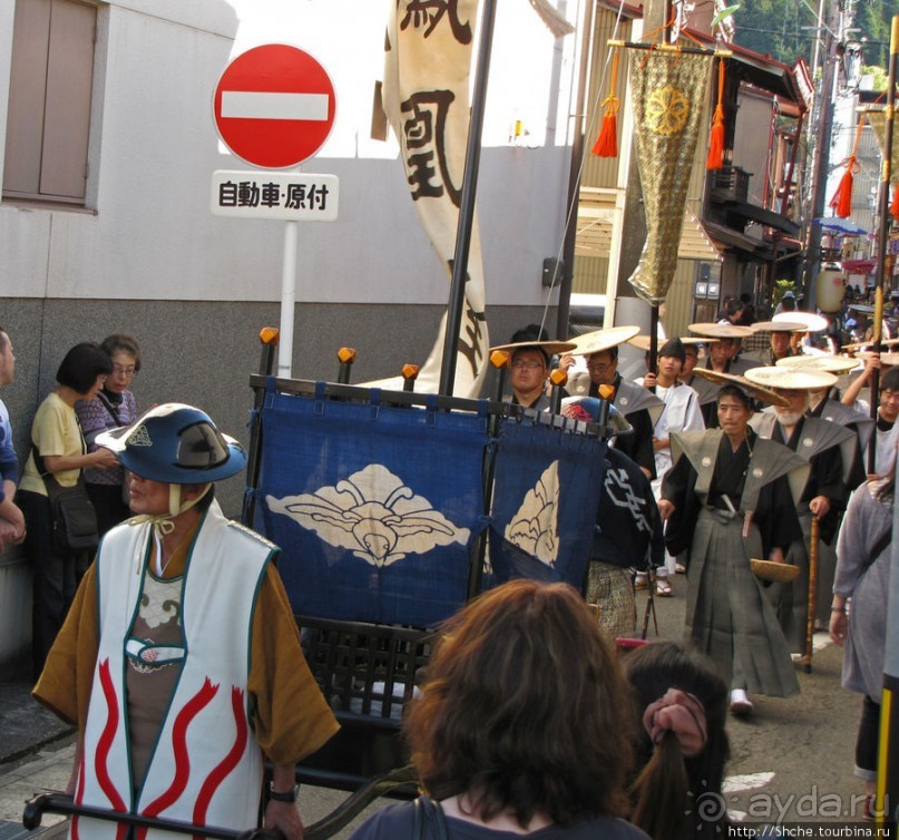 Осенний фестиваль в Такаяма, завершающее шествие