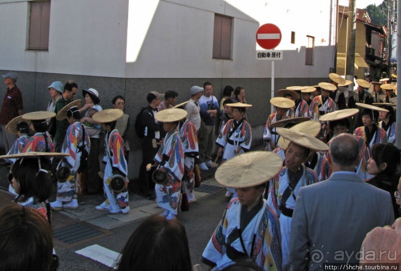 Осенний фестиваль в Такаяма, завершающее шествие