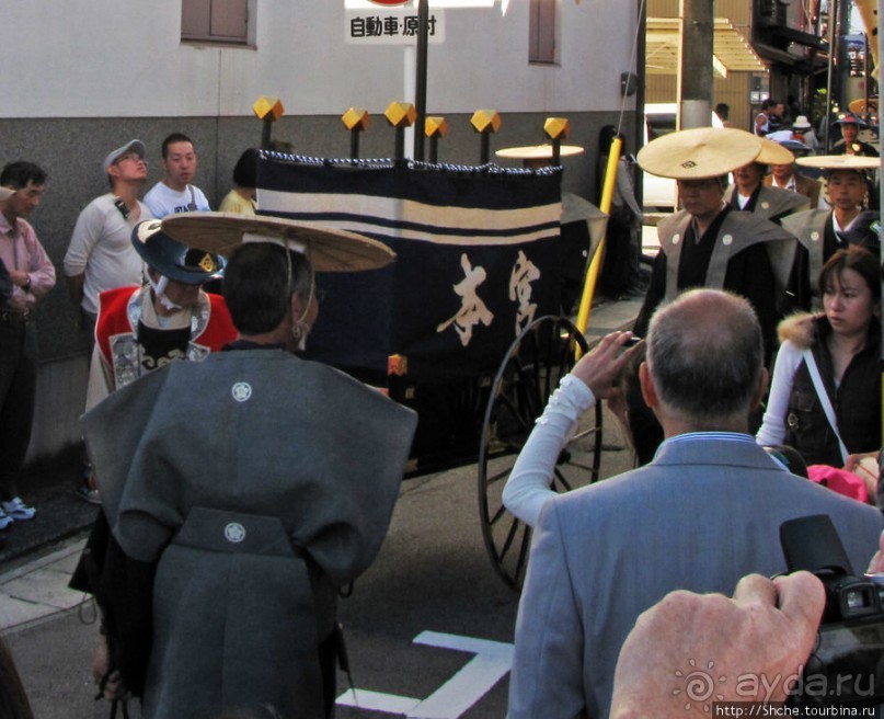 Осенний фестиваль в Такаяма, завершающее шествие