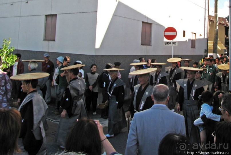 Осенний фестиваль в Такаяма, завершающее шествие