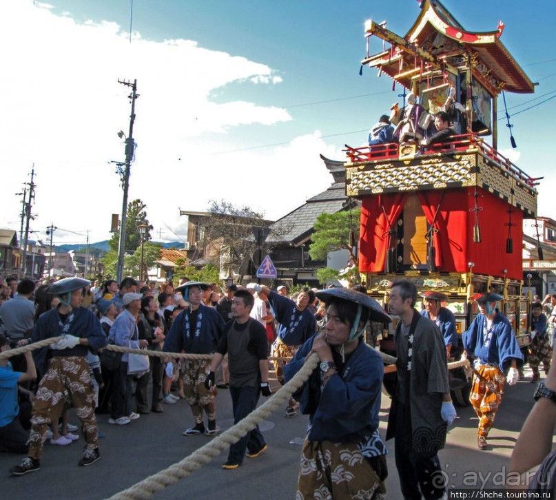 Осенний фестиваль в Такаяма, завершающее шествие