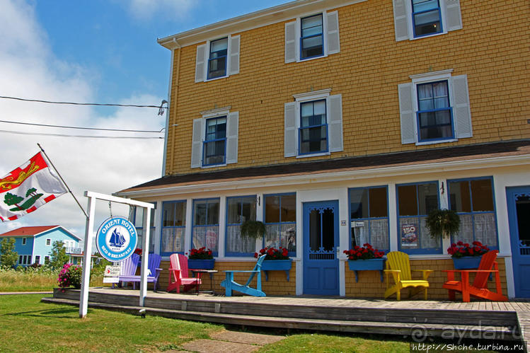 Берег красного песка. Городок Виктория Приморская