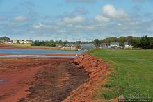 Берег красного песка. Городок Виктория Приморская