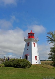 Берег красного песка. Городок Виктория Приморская