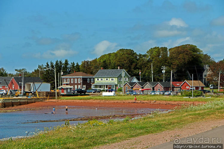 Берег красного песка. Городок Виктория Приморская