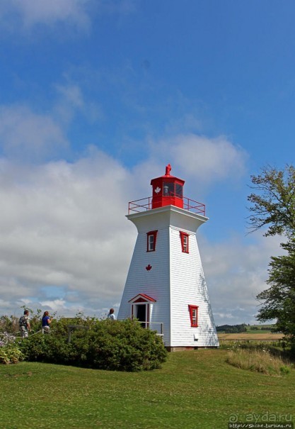 Берег красного песка. Городок Виктория Приморская