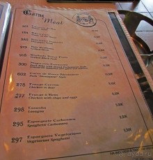 Домашняя местная кухня в любопытном интерьере (и дешево)