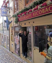 Домашняя местная кухня в любопытном интерьере (и дешево)