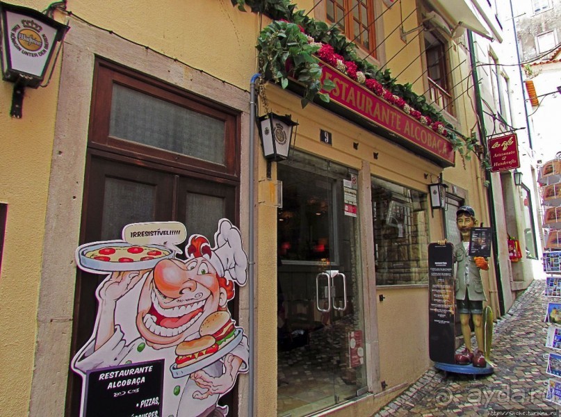 Домашняя местная кухня в любопытном интерьере (и дешево)