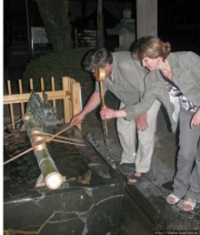 Ночной визит в синтоистский храм. Изучаем правила поведения.