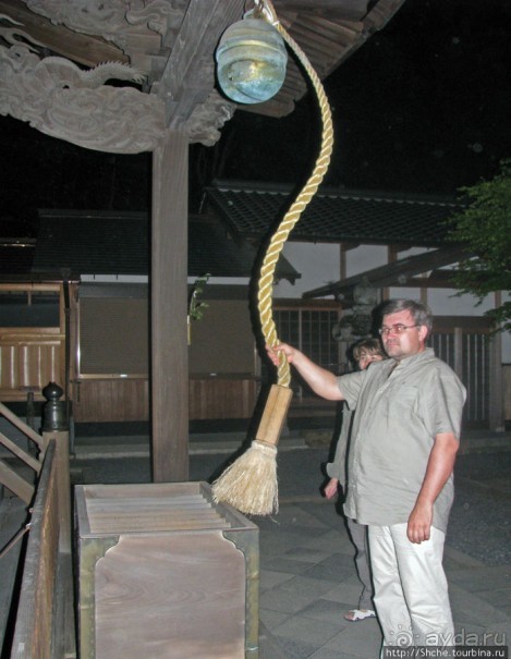 Ночной визит в синтоистский храм. Изучаем правила поведения.