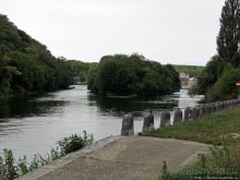 Берег реки Doub (по-русски просто Ду). Порог и шлюз