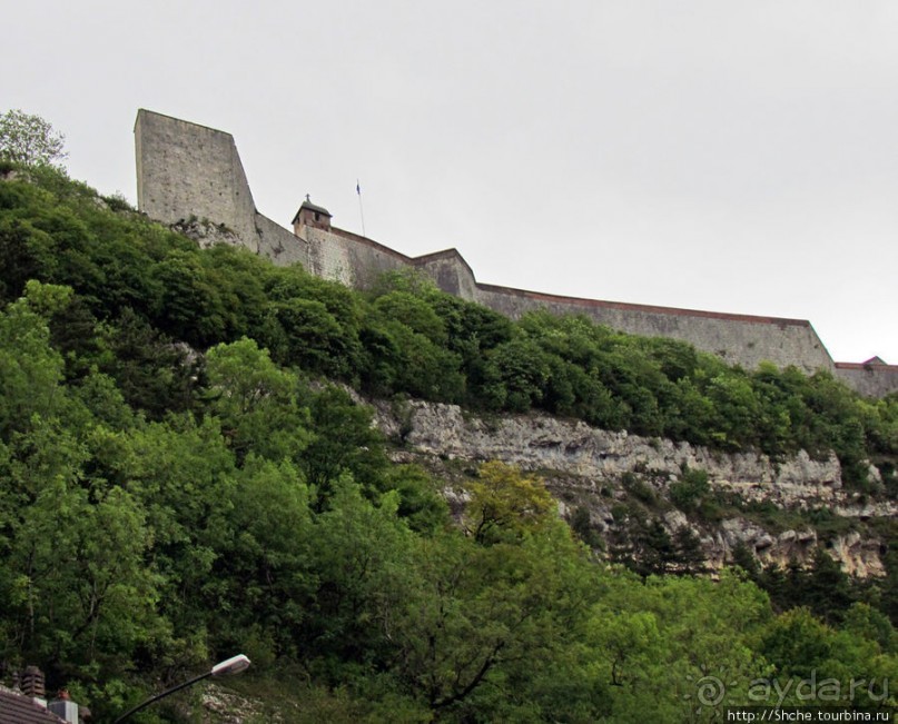 Берег реки Doub (по-русски просто Ду). Порог и шлюз