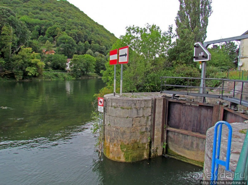 Берег реки Doub (по-русски просто Ду). Порог и шлюз