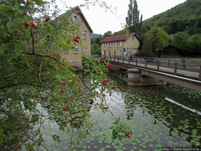 Берег реки Doub (по-русски просто Ду). Порог и шлюз