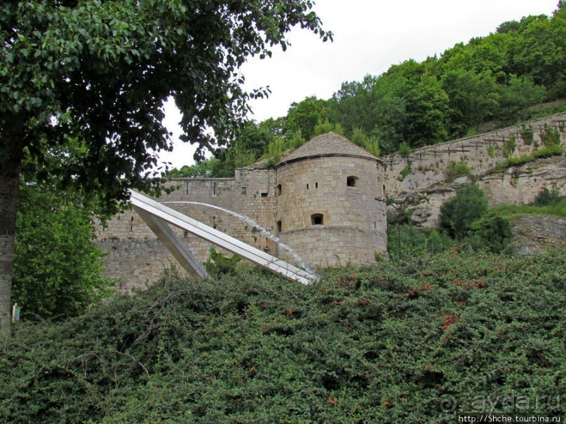 Берег реки Doub (по-русски просто Ду). Порог и шлюз