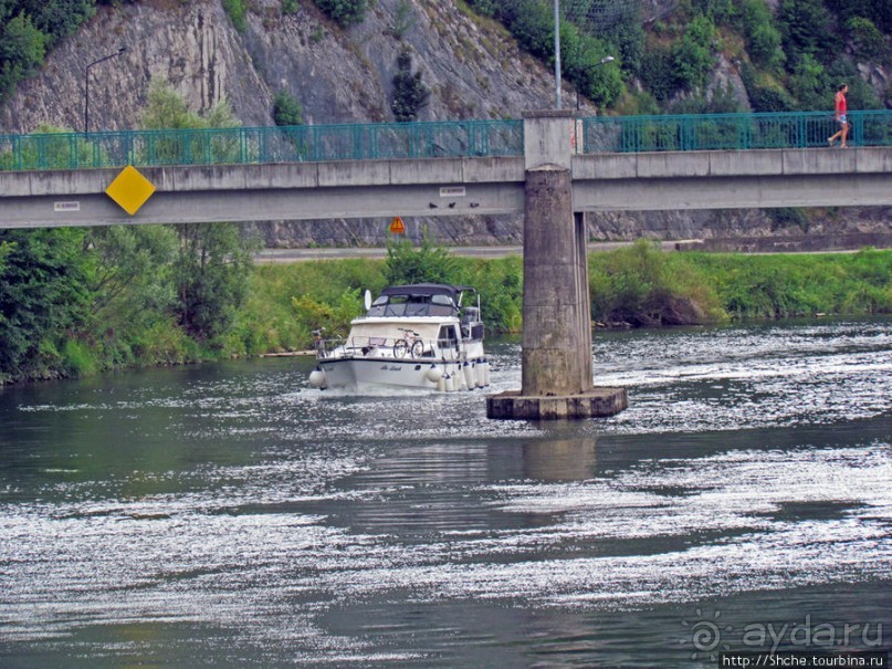 Берег реки Doub (по-русски просто Ду). Порог и шлюз