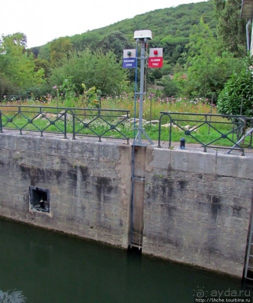 Берег реки Doub (по-русски просто Ду). Порог и шлюз