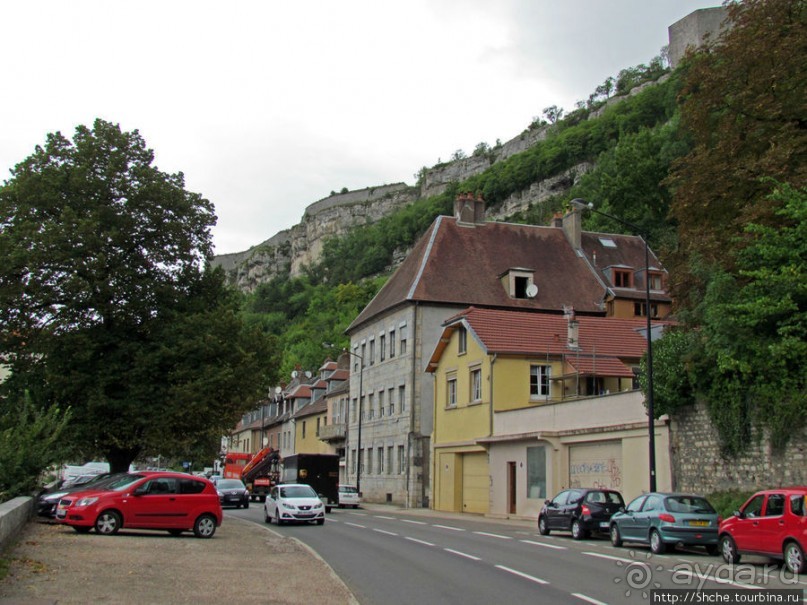 Берег реки Doub (по-русски просто Ду). Порог и шлюз