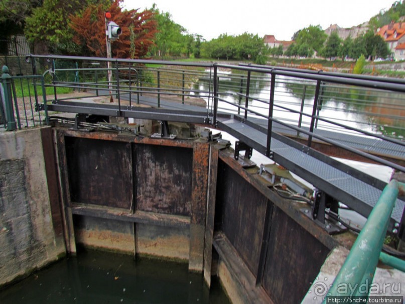 Берег реки Doub (по-русски просто Ду). Порог и шлюз