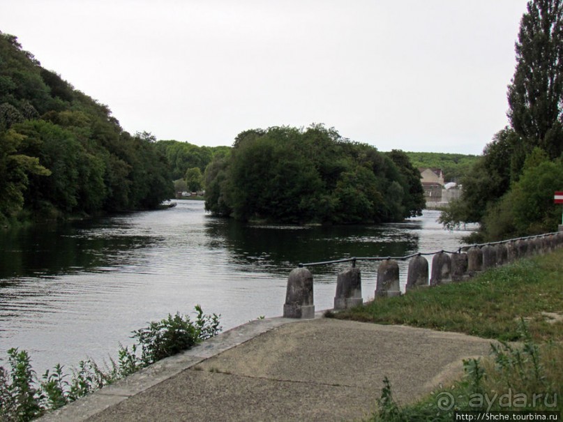 Берег реки Doub (по-русски просто Ду). Порог и шлюз