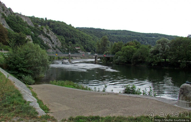 Берег реки Doub (по-русски просто Ду). Порог и шлюз