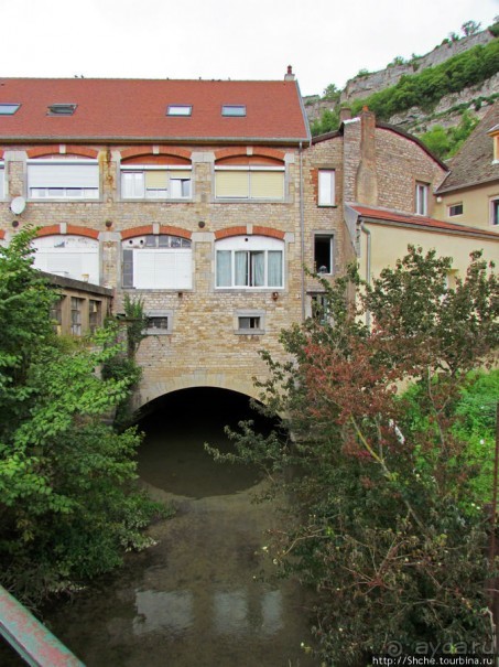 Берег реки Doub (по-русски просто Ду). Порог и шлюз