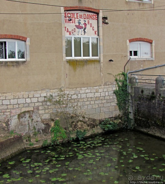 Берег реки Doub (по-русски просто Ду). Порог и шлюз