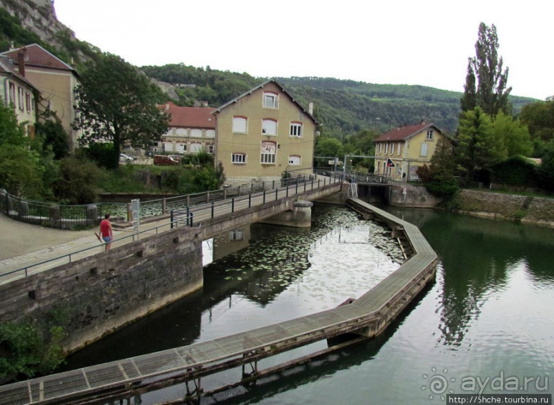 Берег реки Doub (по-русски просто Ду). Порог и шлюз