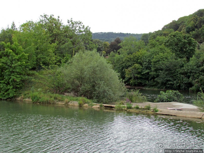 Берег реки Doub (по-русски просто Ду). Порог и шлюз