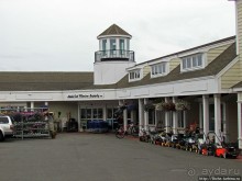 Commersial Street — и прогулка вдоль берега, и шоппинг