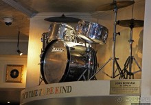 Альбом отзыва "Хард Рок кафе в Лондоне — первое из культовых"